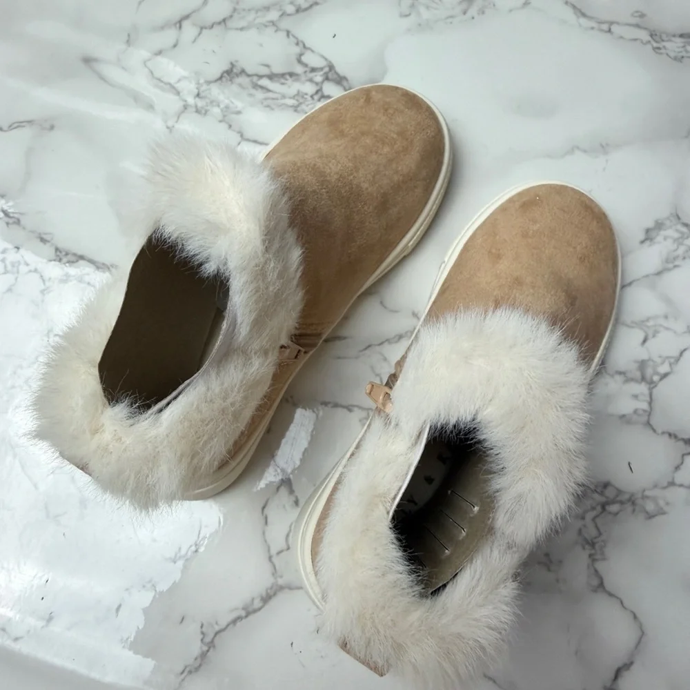 Kids Kelly & Katie Beige Suede Boots with White Fur US Size 11